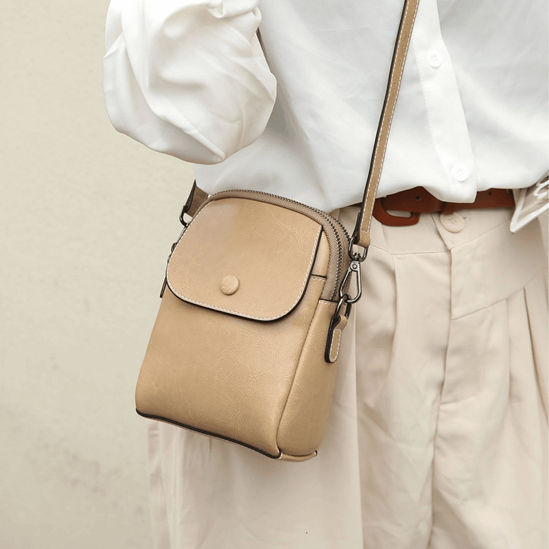 Geantă pentru telefon din piele naturală, crossbody vertical pătrată, închidere cu fermoar, compartiment interior cu fermoar, căptușeală poliester (Material: Genuine Leather; Opening: Zipper; Internal: Zip Compartment; Shape: Vertical Square; Lining: Polye