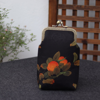 Mulberry selyem Jacquard brokát keresztbody telefon-táska, irodalmi és nemzeti stílus, Kiss-Lock keret-zár, függőleges négyzet alakú forma, belső zsebek telefonhoz és ID-hez