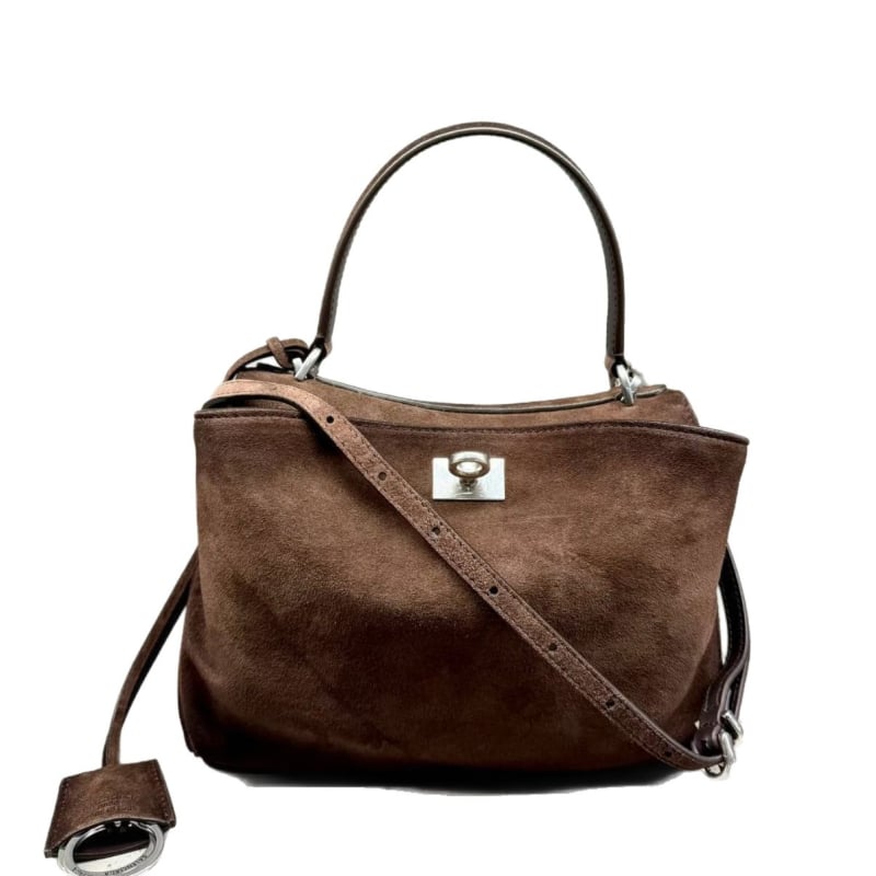 Crossbody torba s poklopcem – od prave kože nubuk, vodoravni kvadratni oblik, zaključavanje, unutarnji džepovi sa zipom i džep za telefon