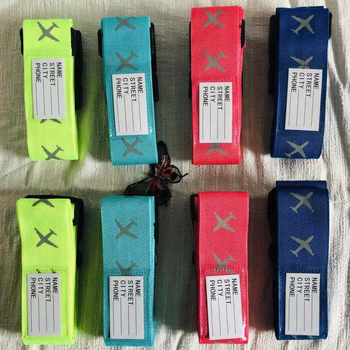 Bretea pentru bagaje cu parolă dintr-un cuvânt, luminoasă și reflectorizantă, poliester ultraușor, lansată în primăvara anului 2018.