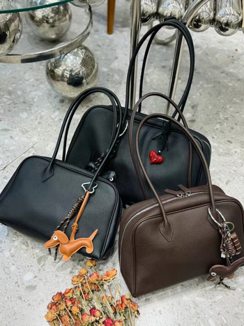 Boston torba od prave kože – horizontalan kvadratni oblik, zatvarač, unutarnji džepovi za telefon i iskaznicu