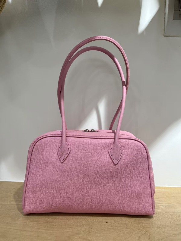 Boston torba od prave kože – horizontalan kvadratni oblik, zatvarač, unutarnji džepovi za telefon i iskaznicu