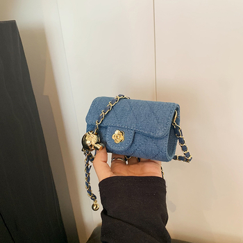 Geantă crossbody Chanel-inspirată, stil urban simplu, exterior nailon, căptușeală poliester, închidere cu lacăt, buzunar pentru telefon, lansare toamnă 2024