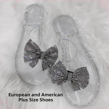 Moteriški PVC šlepetės su kaspinu ir deimantais – viršus PVC, padas PVC, injekcinis padas, plokščias kulnas, laisvalaikio stilius