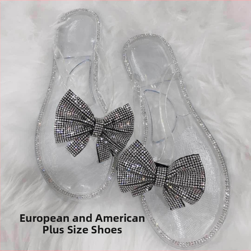 Moteriški PVC šlepetės su kaspinu ir deimantais – viršus PVC, padas PVC, injekcinis padas, plokščias kulnas, laisvalaikio stilius