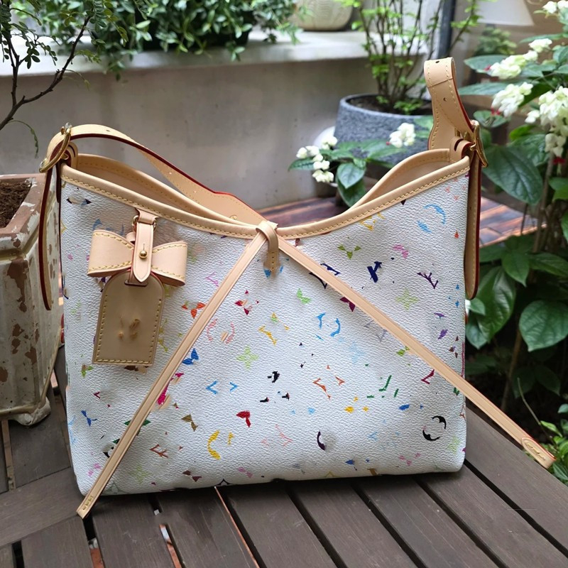 Geantă crossbody din piele naturală — alb tri-color cu stiluri pernă, fluture, găleată și scoică; Material: piele naturală; Caracteristici: primul strat de piele; Căptușeală: nailon; Închidere: fermoar; Formă: pătrat orizontal; Buzunare interioare: buzunar