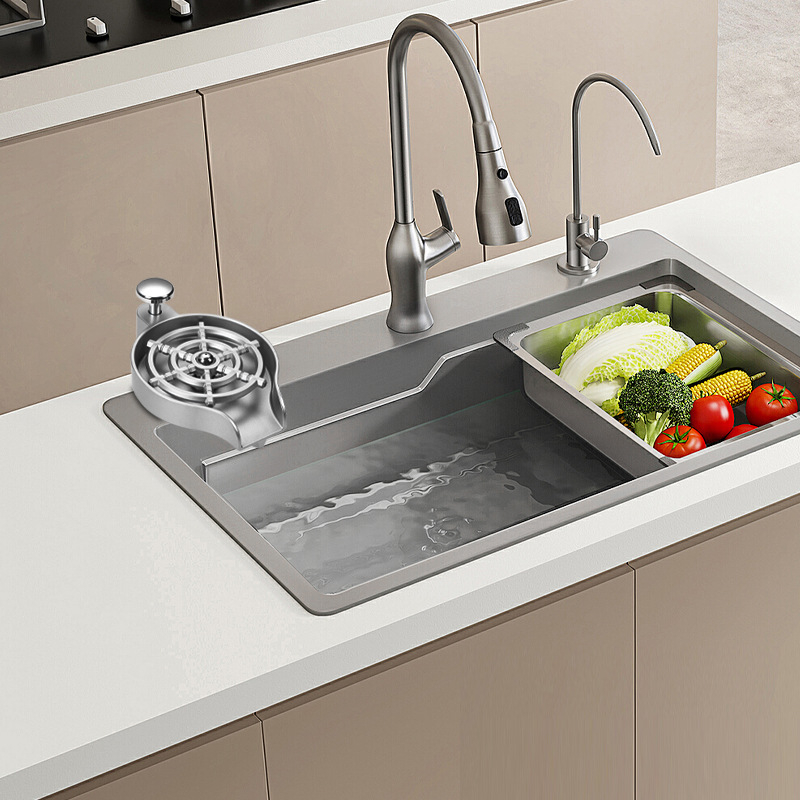 Δύο σε ένα: περιστρεφόμενος διανομέας σαπουνιού υψηλής πίεσης και αυτόματη βρύση ψεκασμού για οικιακό νεροχύτη, από πλαστικό κατάλληλο για τρόφιμα