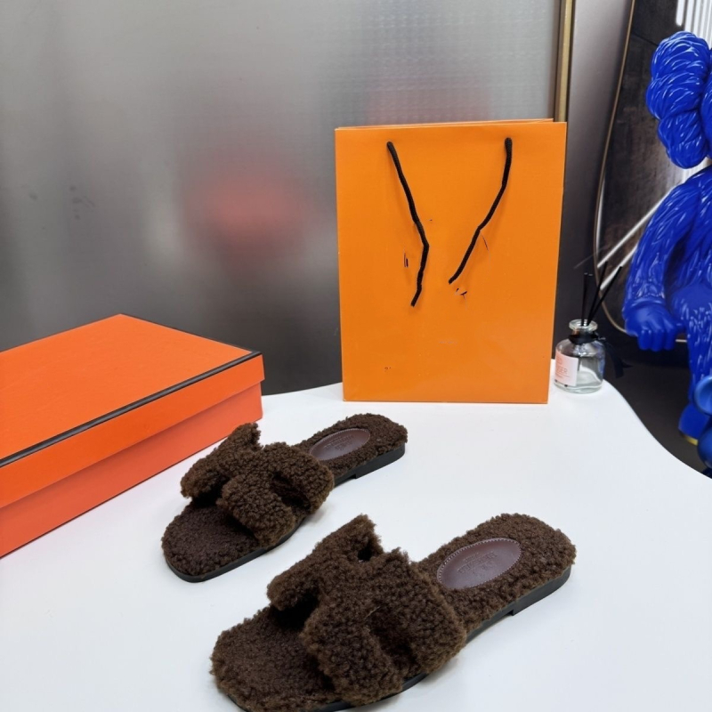 Moteriškos namų šlepetės su mikropluošto odos viršutine dalimi, dirbtinės odos pamušalu, gumine pada, kasdienis stilius