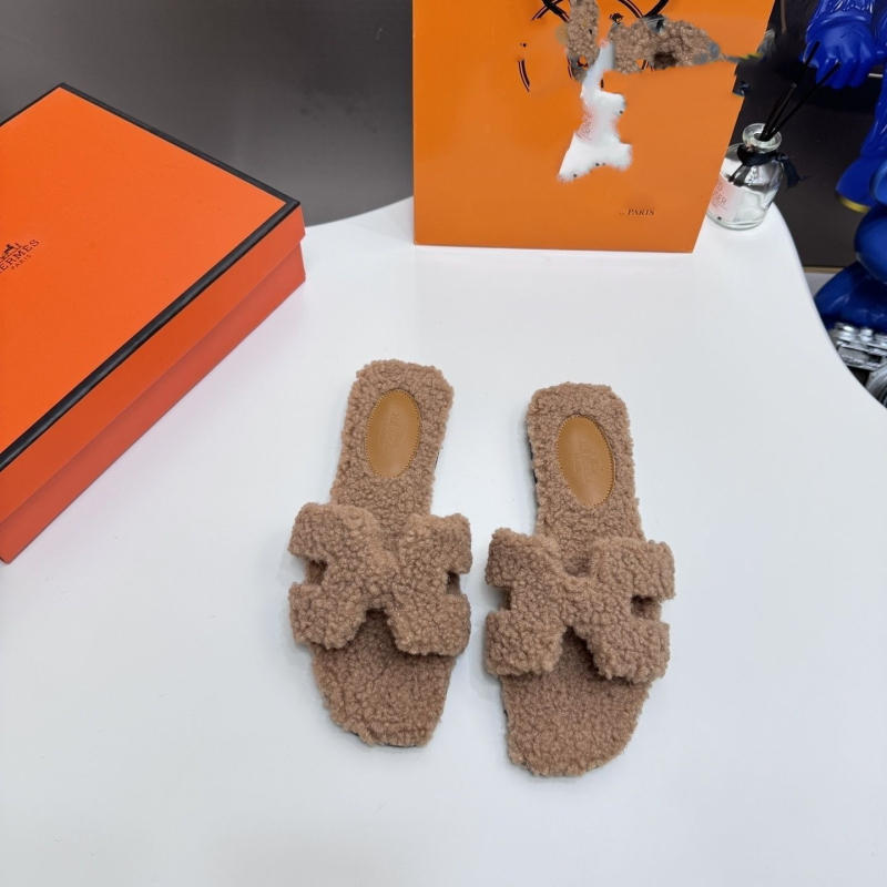 Moteriškos namų šlepetės su mikropluošto odos viršutine dalimi, dirbtinės odos pamušalu, gumine pada, kasdienis stilius