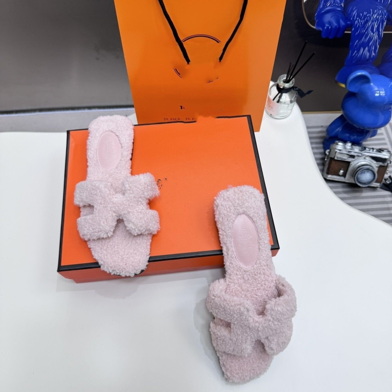 Moteriškos namų šlepetės su mikropluošto odos viršutine dalimi, dirbtinės odos pamušalu, gumine pada, kasdienis stilius