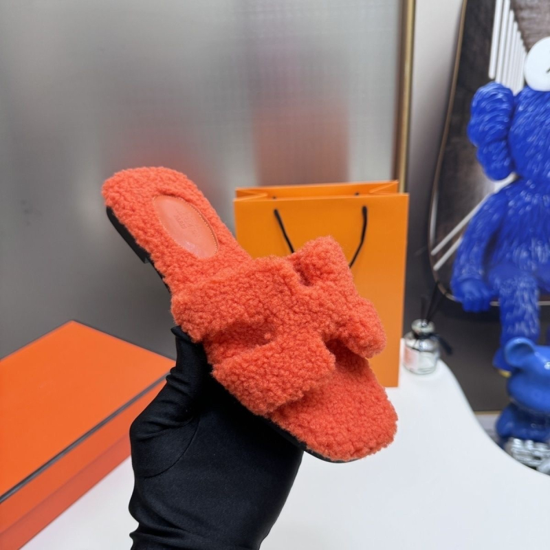 Moteriškos namų šlepetės su mikropluošto odos viršutine dalimi, dirbtinės odos pamušalu, gumine pada, kasdienis stilius