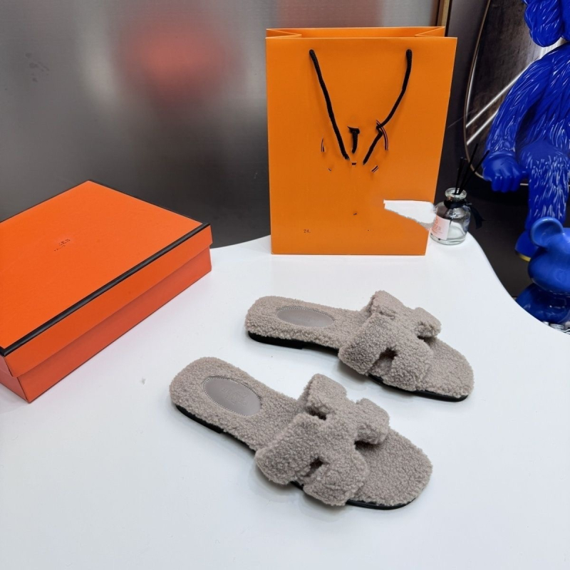 Moteriškos namų šlepetės su mikropluošto odos viršutine dalimi, dirbtinės odos pamušalu, gumine pada, kasdienis stilius