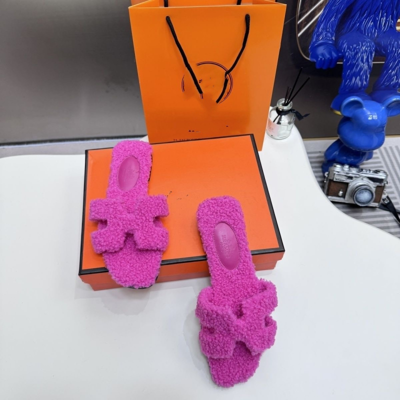 Moteriškos namų šlepetės su mikropluošto odos viršutine dalimi, dirbtinės odos pamušalu, gumine pada, kasdienis stilius