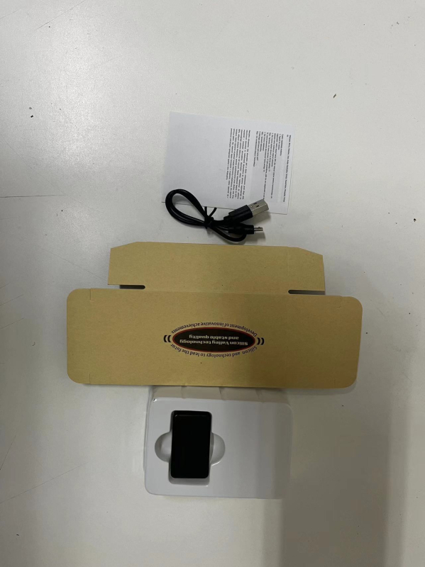 GF10 GPS locator za automobil — kompaktan i lagan, podržava TF karticu, GPS točnost 1–50 m, baterija 72 h, vodootporan za svakodnevnu uporabu, USB napajanje