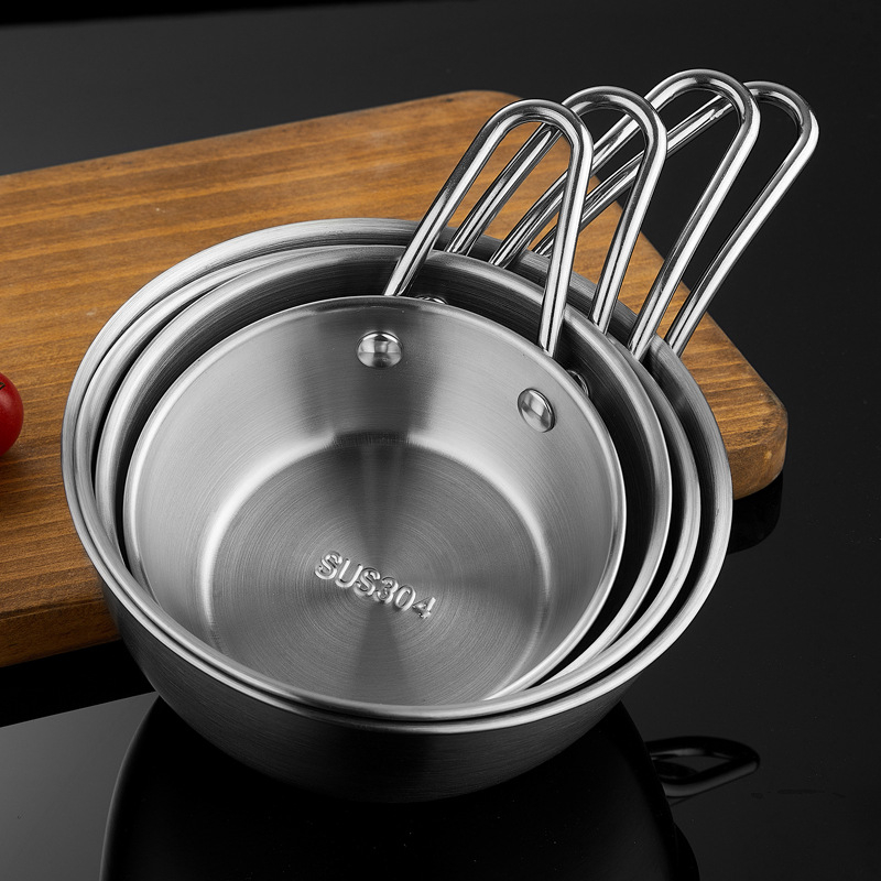 304 rozsdamentes acél kör alakú tál logóval; testreszabható feldolgozás; mikrohullámú sütő nem használható; ideális forró pot fűszereihez és gyümölcssalátához