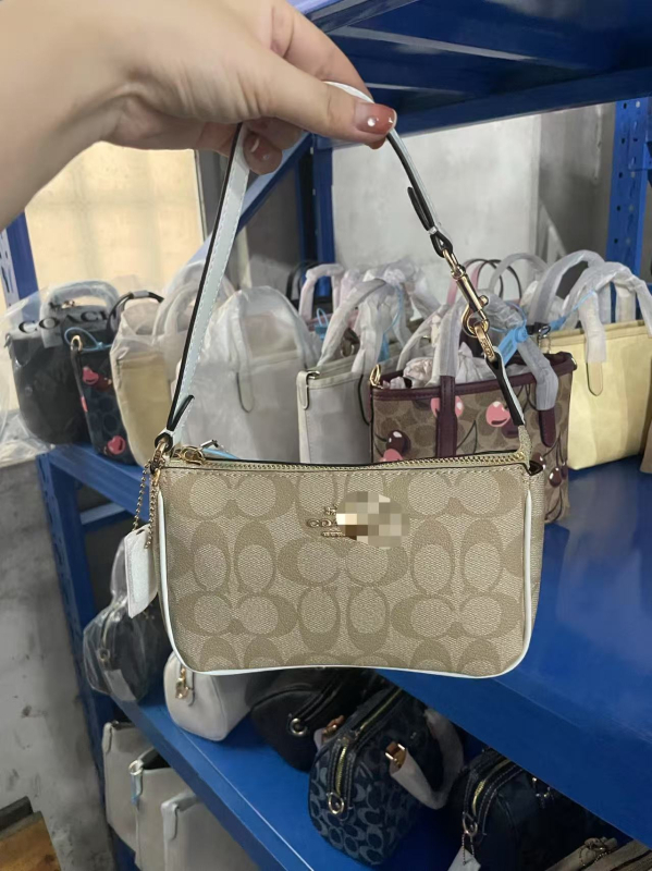 Valódi bőr keresztpántos táska cipzárral, belső zseb telefon számára, első réteg marhabőr, dupla vállpánt