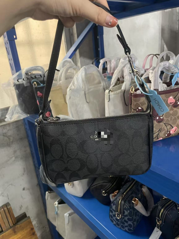 Valódi bőr keresztpántos táska cipzárral, belső zseb telefon számára, első réteg marhabőr, dupla vállpánt