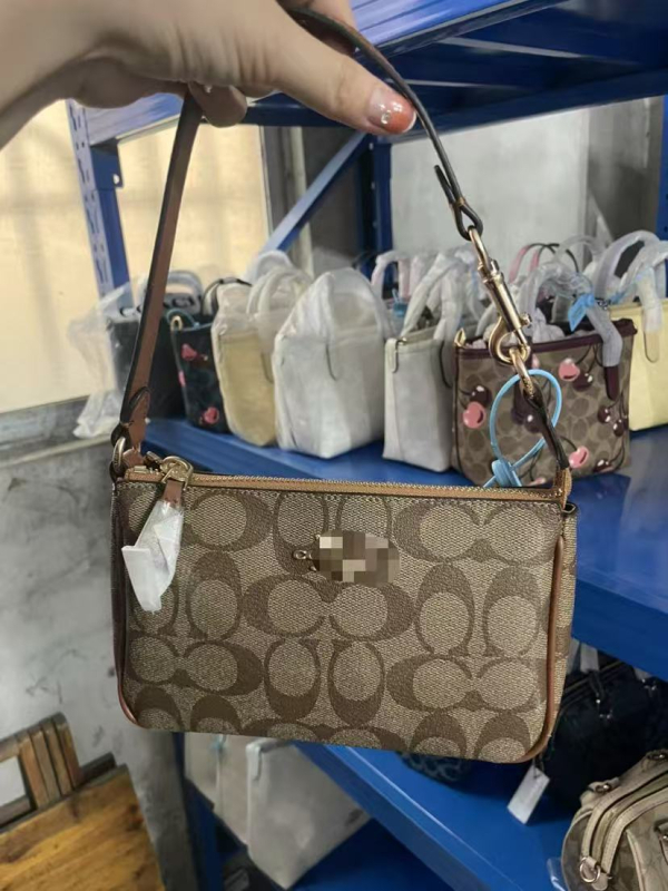 Valódi bőr keresztpántos táska cipzárral, belső zseb telefon számára, első réteg marhabőr, dupla vállpánt