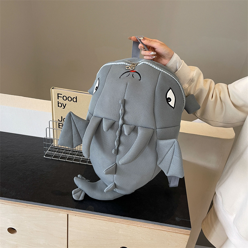 Rucsac 3D cu design cameleon, motiv monstru cu aripi, extensibil, 20–35 L, canvas