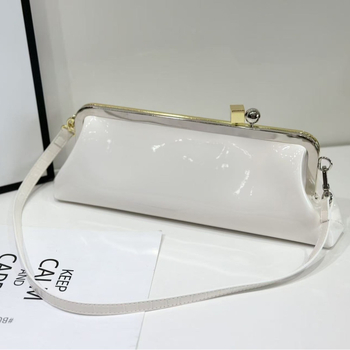 Geantă de umăr din PU, formă orizontală pătrată, închidere cu cataramă magnetică, căptuțire din fibre super, bretea de umăr simplă