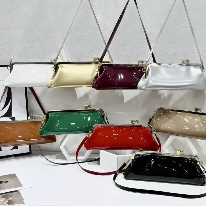 Geantă de umăr din PU, formă orizontală pătrată, închidere cu cataramă magnetică, căptuțire din fibre super, bretea de umăr simplă