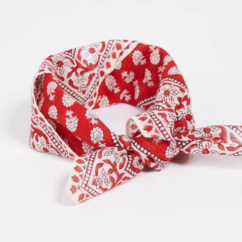 Pamut négyzetkendő, 100% pamut, nyomtatott, 2025 tavasza