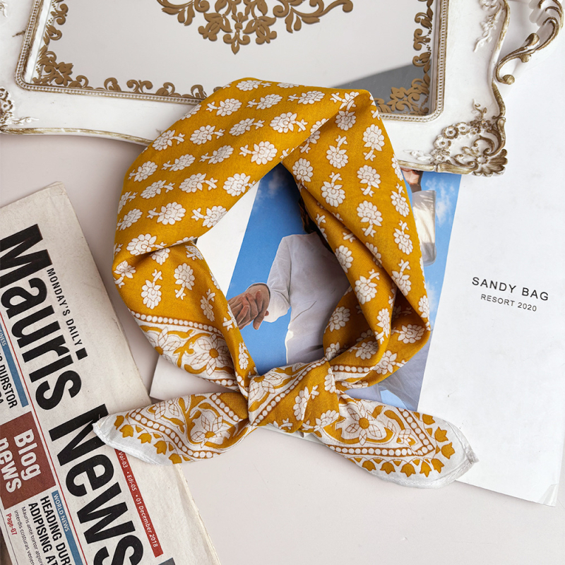 Pamut négyzetkendő, 100% pamut, nyomtatott, 2025 tavasza