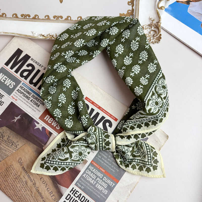 Pamut négyzetkendő, 100% pamut, nyomtatott, 2025 tavasza