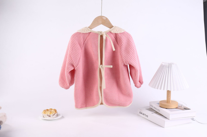 Bērnu ēšanas salab ar kabatu, cartoon raksts, poliestera audums, nav ūdensizturīgs, vecuma grupa 1–3 gadi (80–100 cm), rudens 2025