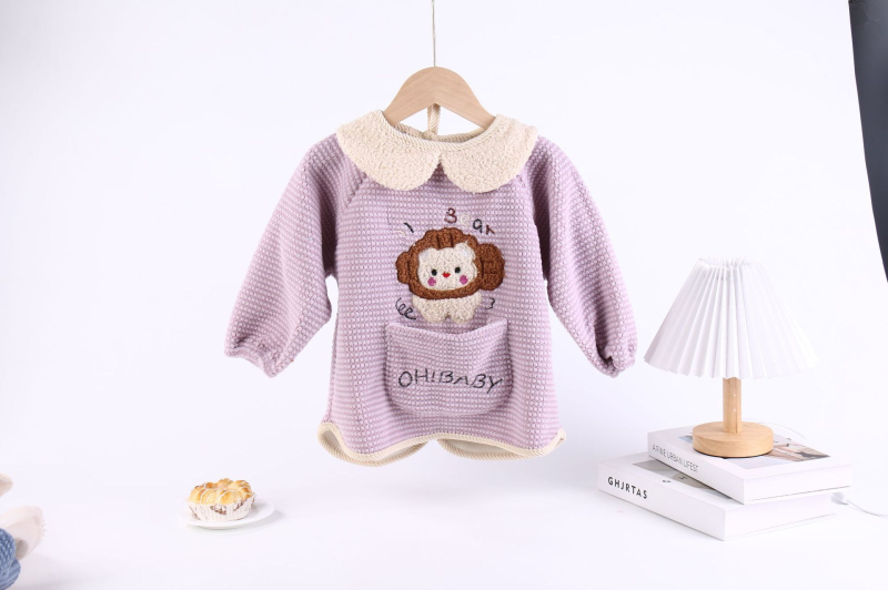 Bērnu ēšanas salab ar kabatu, cartoon raksts, poliestera audums, nav ūdensizturīgs, vecuma grupa 1–3 gadi (80–100 cm), rudens 2025