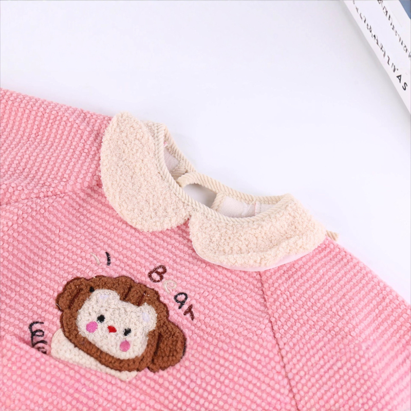 Bērnu ēšanas salab ar kabatu, cartoon raksts, poliestera audums, nav ūdensizturīgs, vecuma grupa 1–3 gadi (80–100 cm), rudens 2025