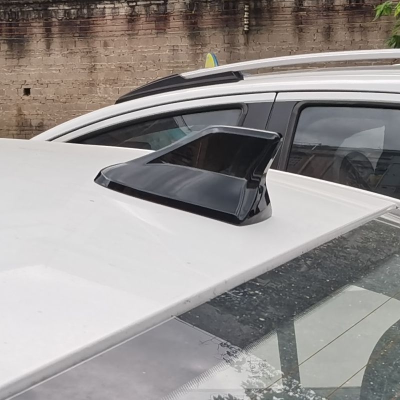 Capac antenă pentru autovehicul în formă de aripă de rechin pentru Chery Tiggo 7 (2015–2020) – montaj filet; compatibil cu configurația originală a fabricii; marcă: Alte