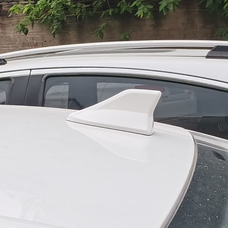 Capac antenă pentru autovehicul în formă de aripă de rechin pentru Chery Tiggo 7 (2015–2020) – montaj filet; compatibil cu configurația originală a fabricii; marcă: Alte