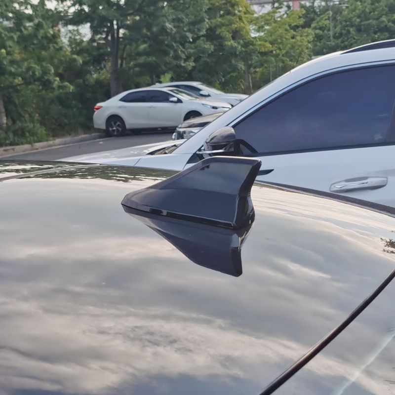 Capac antenă pentru autovehicul în formă de aripă de rechin pentru Chery Tiggo 7 (2015–2020) – montaj filet; compatibil cu configurația originală a fabricii; marcă: Alte