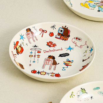 Kerámia tányér – kör alakú, alglazúrral mintázott, aranyos stílus; mikróhullámú sütőben használható; alkalmas tésztához, reggelire és gyümölcsre