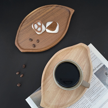 Дървен поднос с неправилна форма - модерен минималистичен стил, моделът е показан, печат на лого