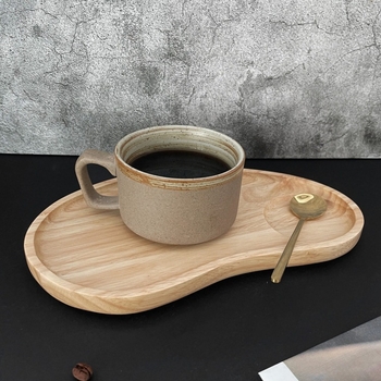 Дървен поднос с неправилна форма - модерен минималистичен стил, моделът е показан, печат на лого