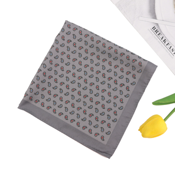 Kišeninis rankšluostis su kešu gėlių raštu, poliesterio siūlai, laisvas stilius, atspaudas