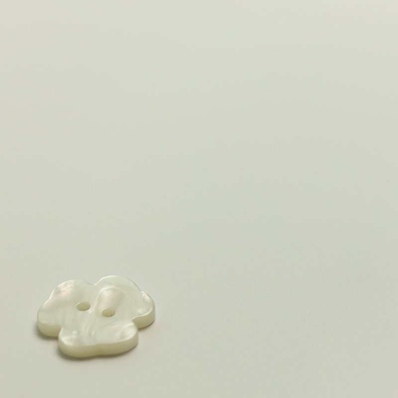 Butoni din rășină, în formă de floare de prune, cu patru găuri și două găuri, pentru cămăși, sacouri, costume și cardiganuri tricotate pentru femei