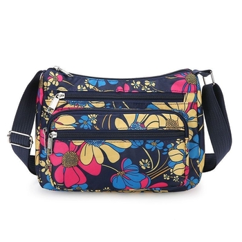 Ženska crossbody torba, gradski minimalistički stil, poliester, Dumpling bag trend, svakodnevna upotreba, zima 2023