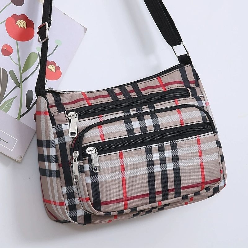 Ženska crossbody torba, gradski minimalistički stil, poliester, Dumpling bag trend, svakodnevna upotreba, zima 2023
