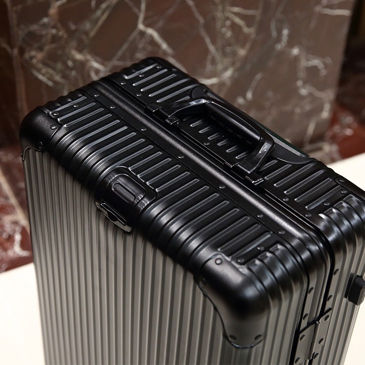 Kofer za ručnu prtljagu s aluminijskim okvirom, 360° okretni kotači, kapacitet 56–75 L, TSA brava