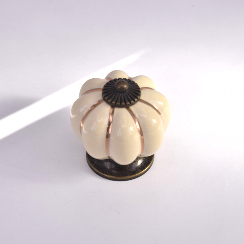 Drška za ormar i ladicu, oblik tikve, model Pumpkin handle, moderan minimalistički stil, namještaj