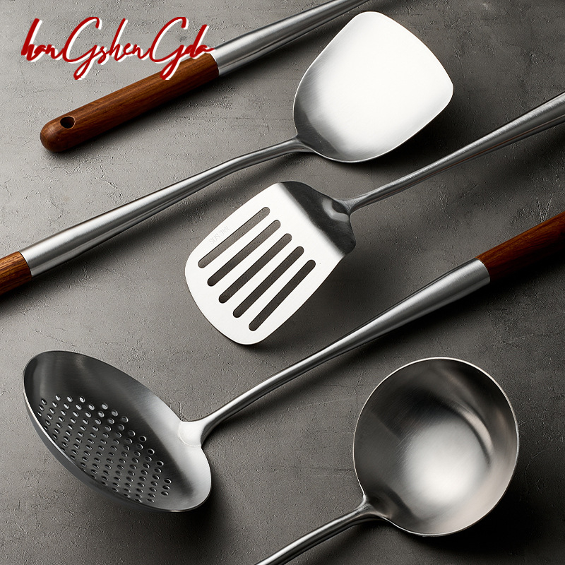 Set spatule i žlice od 316L nehrđajućeg čelika s drvenom dugom ručkom, moderni minimalistički stil