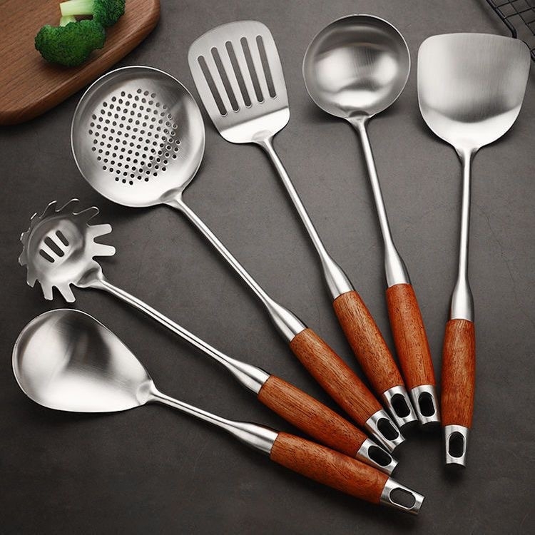 Rozsdamentes acél kanál- és spatulakészlet rózsafa nyéllel, csúszásmentes, hőálló