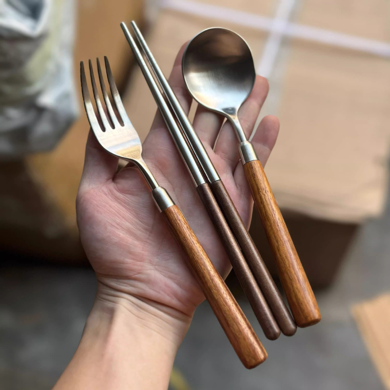 Комплект ножове и вилици от неръждаема стомана с дървена дръжка и имитация на орех, ръчна изработка, модерен минималистичен стил