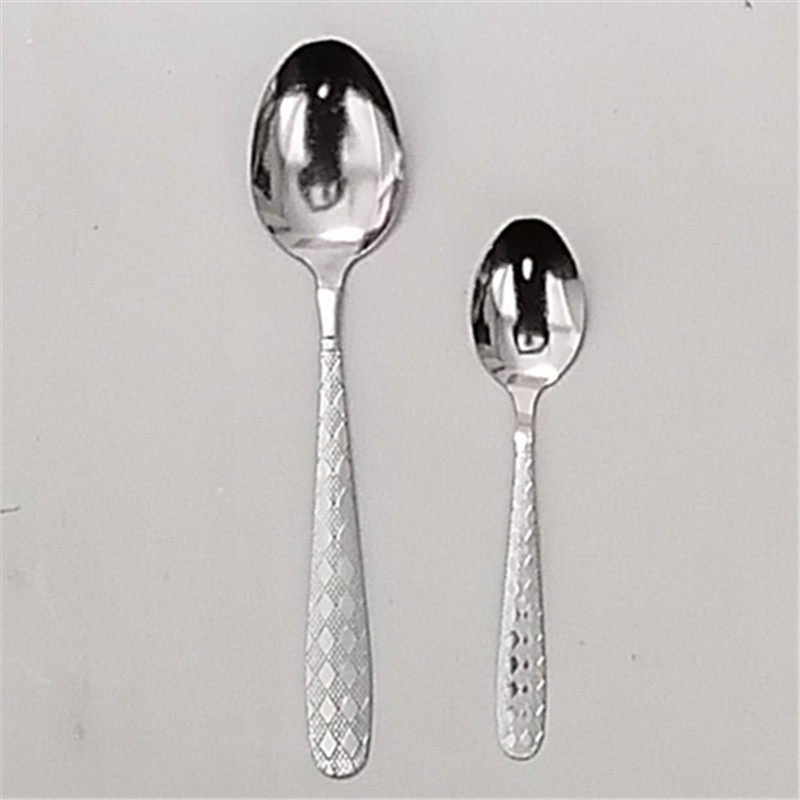 Комплект прибори за хранене: нож, вилица и лъжица от 410 неръждаема стомана, четири части, огледално полирани, модерен стил