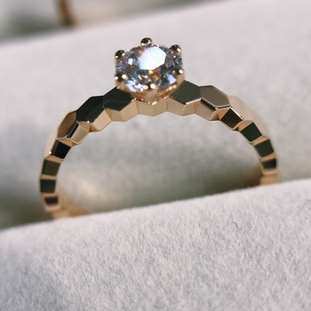 Geometriai méhsejt gyűrű teljes és fél gyémánt díszítéssel, elektroplating bevonatú, V arany, női stílus