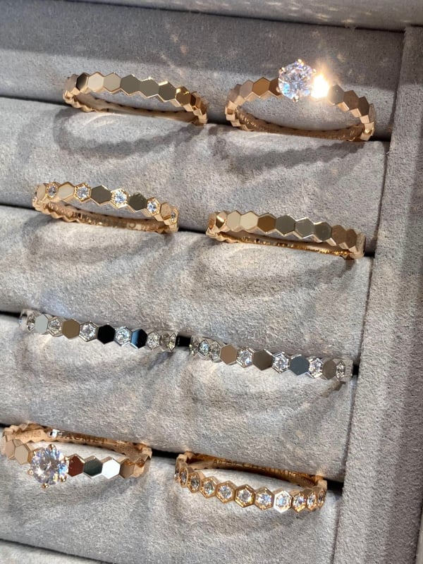 Geometriai méhsejt gyűrű teljes és fél gyémánt díszítéssel, elektroplating bevonatú, V arany, női stílus