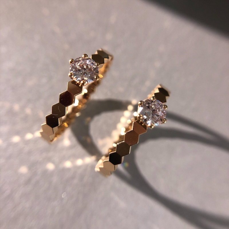 Geometriai méhsejt gyűrű teljes és fél gyémánt díszítéssel, elektroplating bevonatú, V arany, női stílus